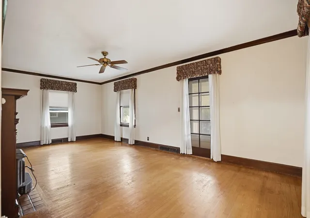 Photo 4 of Single family home for sale at 511 27th Avenue, Moline, IL 61265 | MLS# 12709428 | Listing updated on 2026-09-24