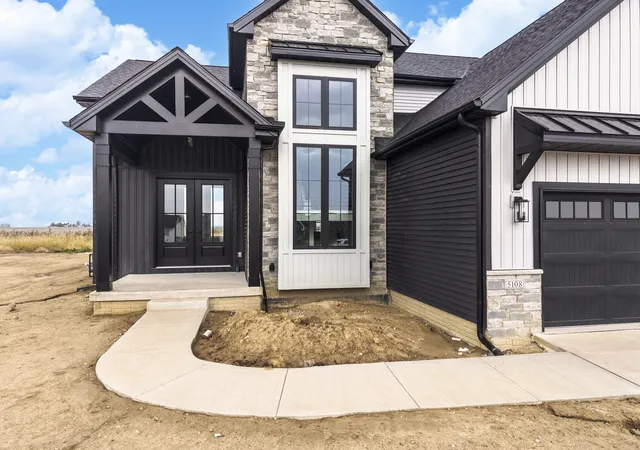 Photo 2 of Single family home for sale at 5108 Castlebar Dr, Bloomington, IL 61705 | MLS# 12709456 | Listing updated on 2026-10-22