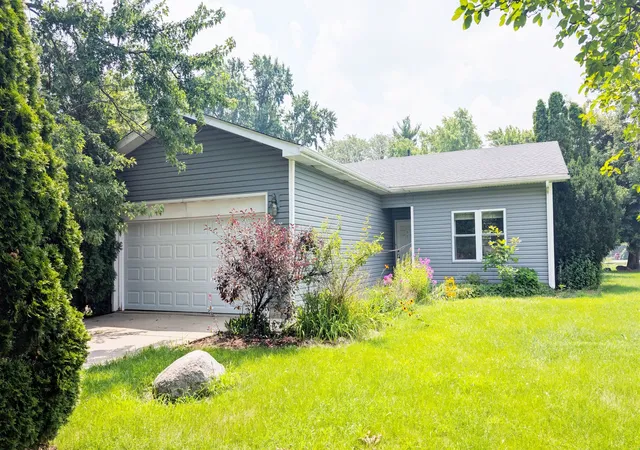 Photo 1 of Single family home for sale at 568 Manor Pl, Aurora, IL 60506 | MLS# 12709465 | Listing updated on 2026-09-04
