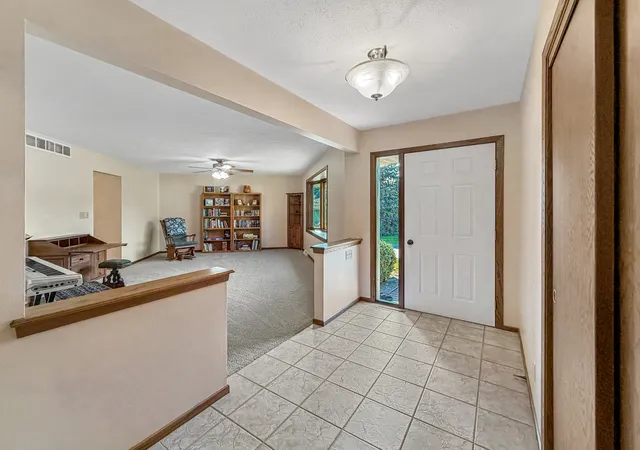 Photo 4 of Single family home for sale at 829 Sutton Pl, Freeport, IL 61032 | MLS# 12709545 | Listing updated on 2026-10-24