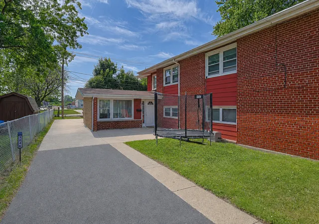 2nd image of 3046 S 24th Ave #2, Broadview, IL 60155 | MLS# 12709554