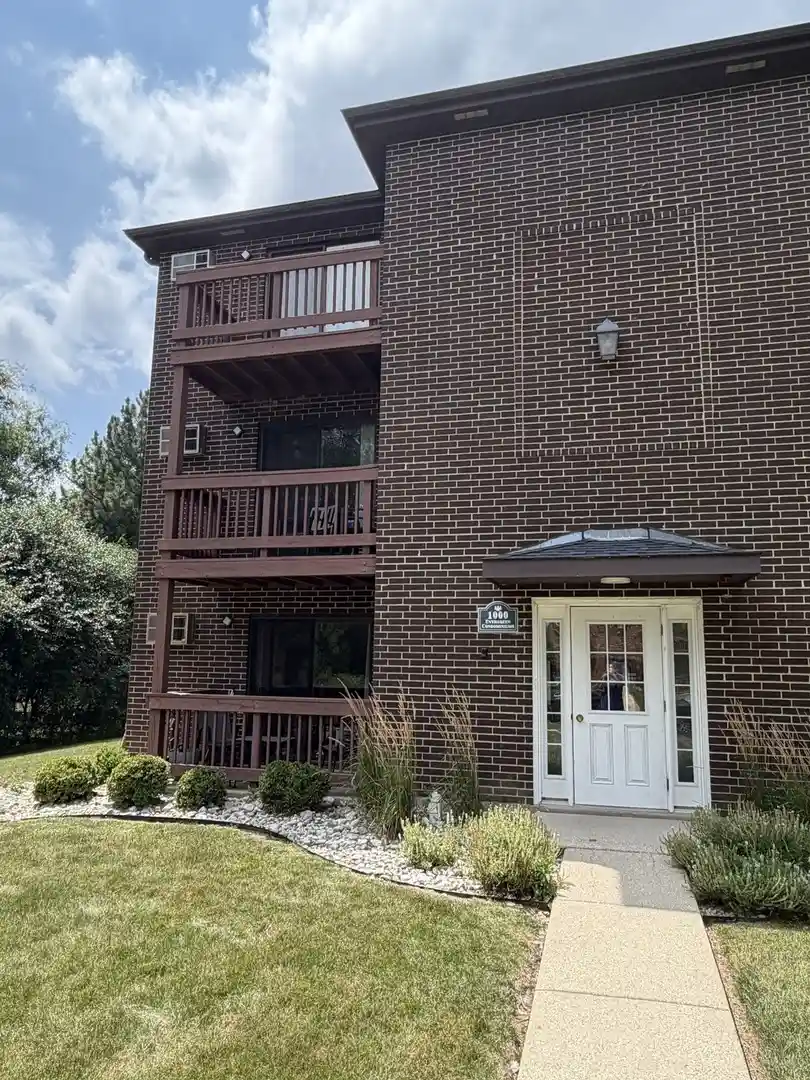Listing Photo 1 - Condo for sale in 1000 Spruce St located at 1000 Spruce St, Glendale Heights, IL 60139 - Unit #1A