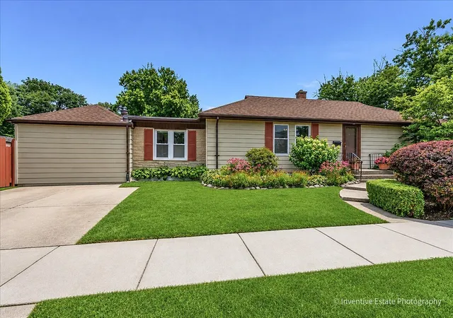 Photo 1 of Single family home for sale at 143 Woodstock Ave, Clarendon Hills, IL 60514 | MLS# 12709627 | Listing updated on 2026-09-24