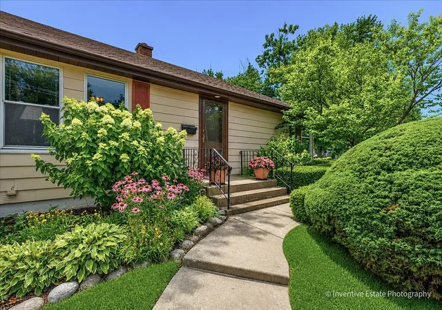 Photo 2 of Single family home for sale at 143 Woodstock Ave, Clarendon Hills, IL 60514 | MLS# 12709627 | Listing updated on 2026-09-24