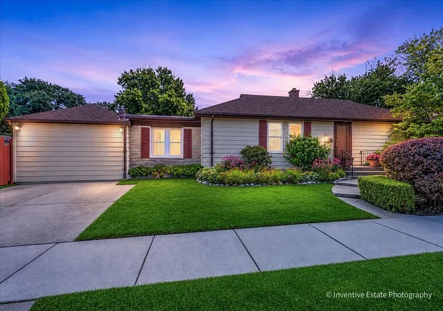 Photo 21 of Single family home for sale at 143 Woodstock Ave, Clarendon Hills, IL 60514 | MLS# 12709627 | Listing updated on 2026-09-30
