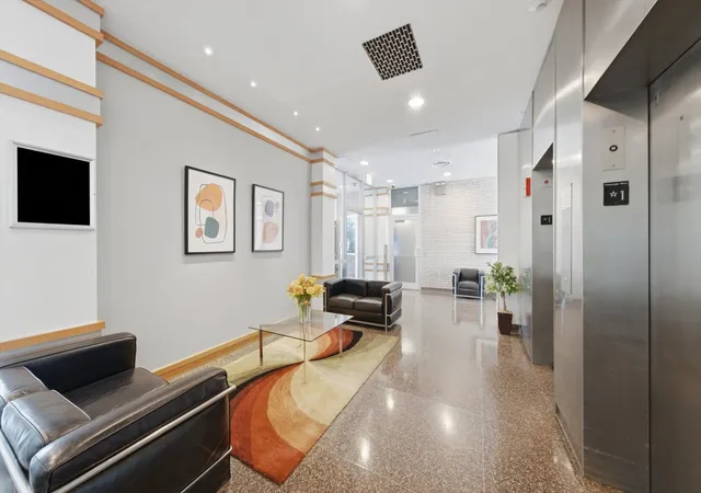 Listing Photo 4 - Condo for sale in building located at 601 E 32Nd St, Chicago, IL 60616 - Unit #310