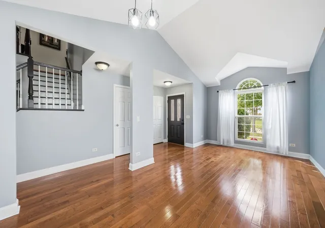 Photo 3 of Single family home for sale at 287 Lilac Dr, Romeoville, IL 60446 | MLS# 12709750 | Listing updated on 2026-10-20