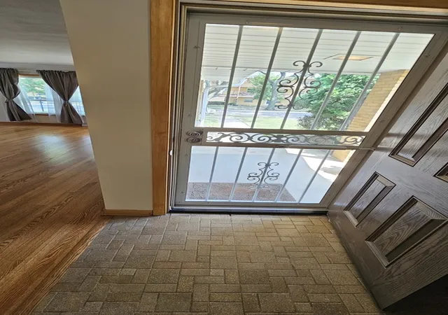 5th image of 1614 Forest Rd, La Grange Park, IL 60526 | MLS# 12709758