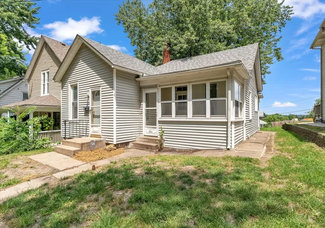 2nd image of 2711 9th Ave, Rock Island, IL 61201 | MLS# 12709807