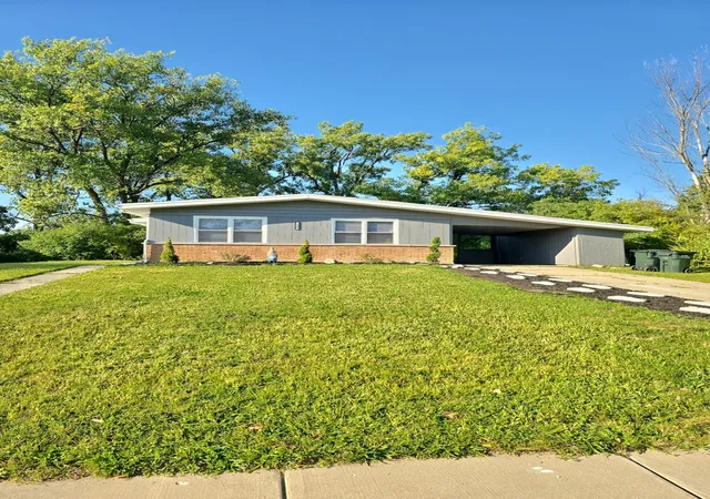 Photo 2 of Sale Pending at 138 Algonquin St, Park Forest, IL 60466 | MLS# 12709809 | Listing updated on 2026-09-19