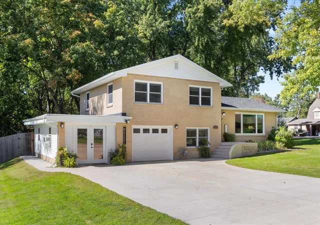 Single family home for sale at 2106 Eastwood Ave, Streator, IL 61364 | MLS# 12709829
