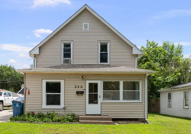 Photo 1 of Single family home for sale at 220 30th Avenue, East Moline, IL 61244 | MLS# 12709830 | Listing updated on 2026-09-16