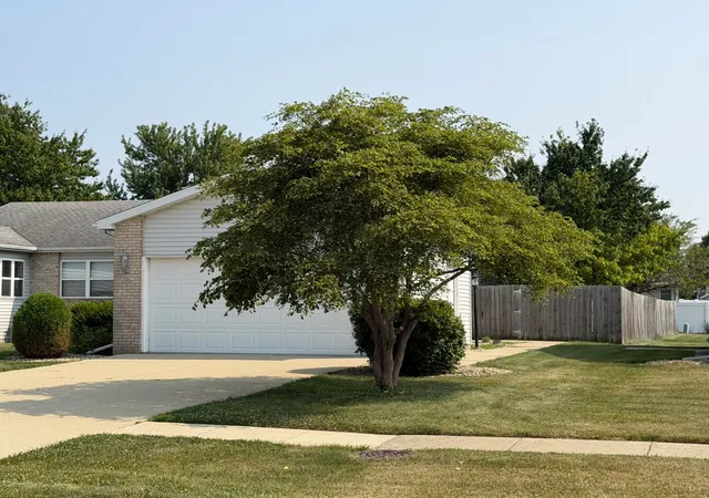 3rd image of 342 E Myrtle St, Herscher, IL 60941