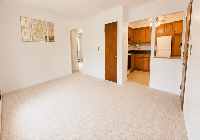 3rd image of 1243 Washington St E, Des Plaines, IL 60016