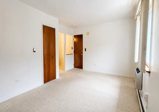 4th image of 1243 Washington St E, Des Plaines, IL 60016
