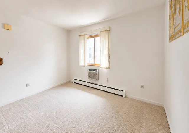 5th image of 1243 Washington St E, Des Plaines, IL 60016