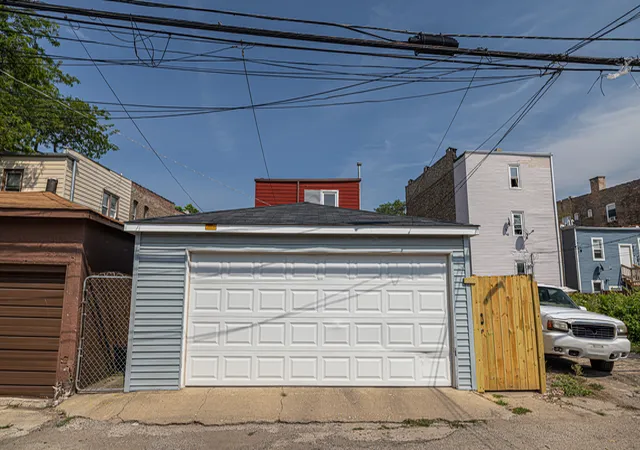 Listing Photo 2 - Condo for sale in building located at 852 N Springfield Ave, Chicago, IL 60651 - Unit #