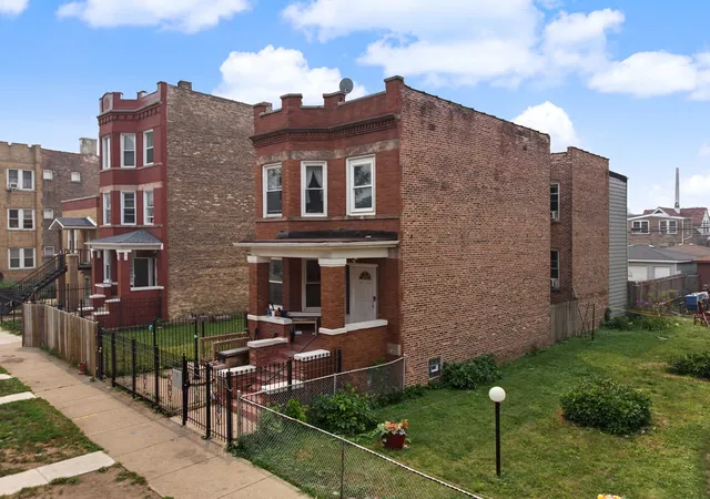 44th image of 850 N Springfield Ave, Chicago, IL 60651 | MLS# 12709857