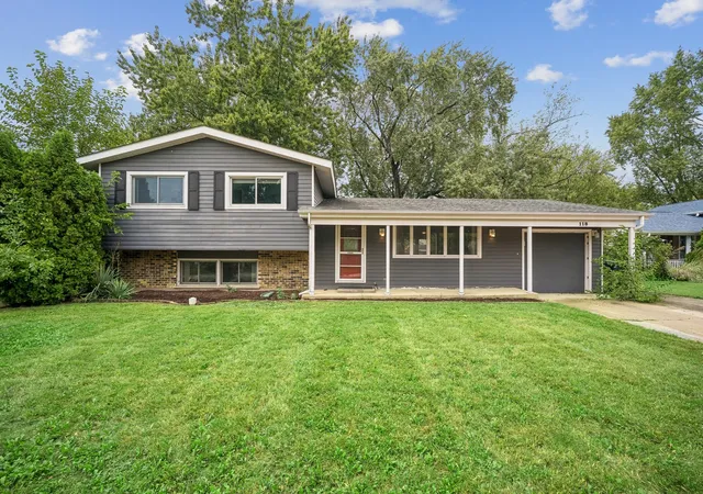 Photo 1 of Single family home for sale at 118 Dartmoor Dr, Crystal Lake, IL 60014 | MLS# 12709876 | Listing updated on 2026-09-24