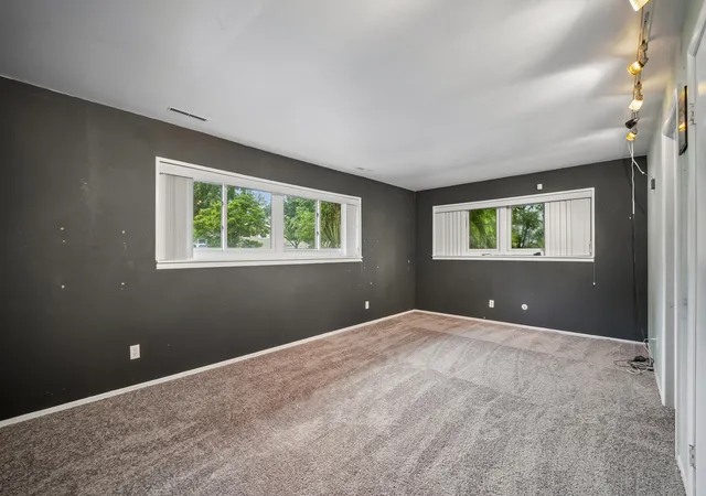 Photo 3 of Single family home for sale at 118 Dartmoor Dr, Crystal Lake, IL 60014 | MLS# 12709876 | Listing updated on 2026-09-24