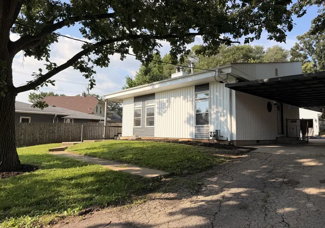 Photo 2 of Single family home for sale at 121 Oak Dr, De Kalb, IL 60115 | MLS# 12709907 | Listing updated on 2026-09-08