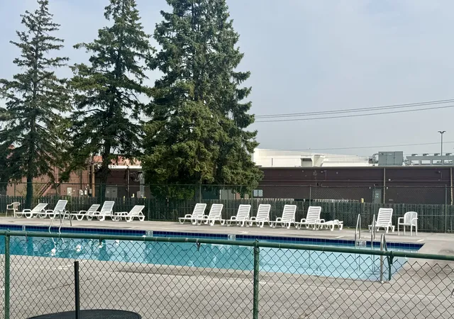 Listing Photo 5 - Condo for sale in building located at 1320 Lore Ln, Lombard, IL 60148 - Unit #2-114