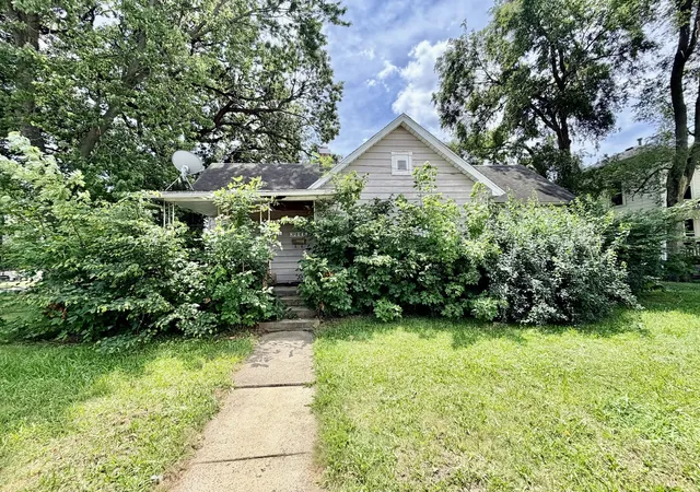 Photo 1 of Sale Pending at 214 E Reynolds St, Pontiac, IL 61764 | MLS# 12709956 | Listing updated on 2026-10-02