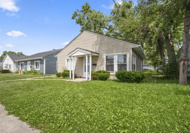 Photo 1 of Single family home for sale at 17127 Park Ave, Lansing, IL 60438 | MLS# 12709993 | Listing updated on 2026-08-13