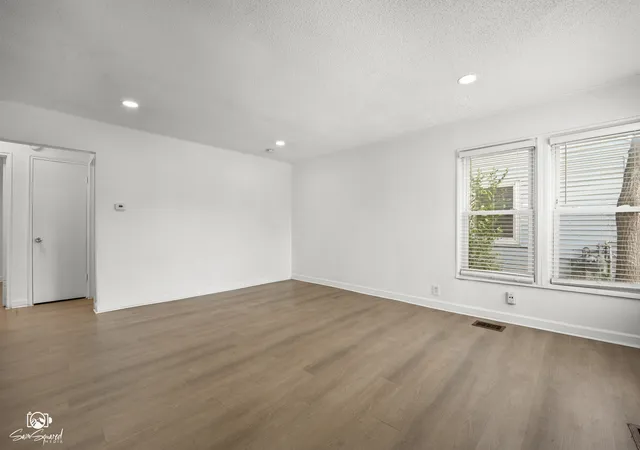 Photo 4 of Single family home for sale at 17127 Park Ave, Lansing, IL 60438 | MLS# 12709993 | Listing updated on 2026-08-13