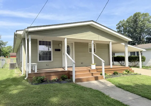 Photo 2 of Single family home for sale at 1103 S Hobson St, Harrisburg, IL 62946 | MLS# 12710003 | Listing updated on 2026-08-09