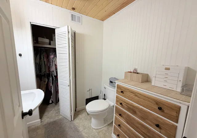 Photo 30 of Single family home for sale at 1103 S Hobson St, Harrisburg, IL 62946 | MLS# 12710003 | Listing updated on 2026-08-09