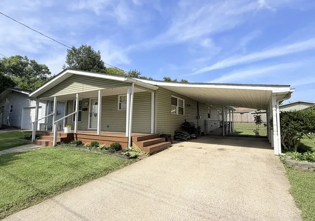 Photo 3 of Single family home for sale at 1103 S Hobson St, Harrisburg, IL 62946 | MLS# 12710003 | Listing updated on 2026-10-12