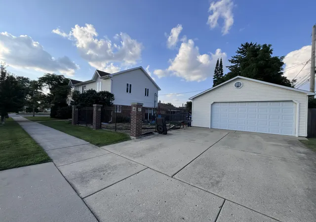 31st image of 1131 E Grant Dr, Des Plaines, IL 60016 | MLS# 12710011