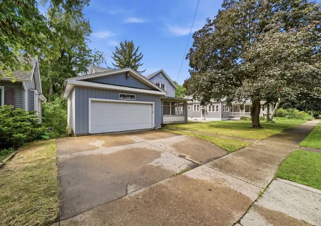 Photo 2 of Single family home for sale at 627 E Main St, Ottawa, IL 61350 | MLS# 12710015 | Listing updated on 2026-09-08