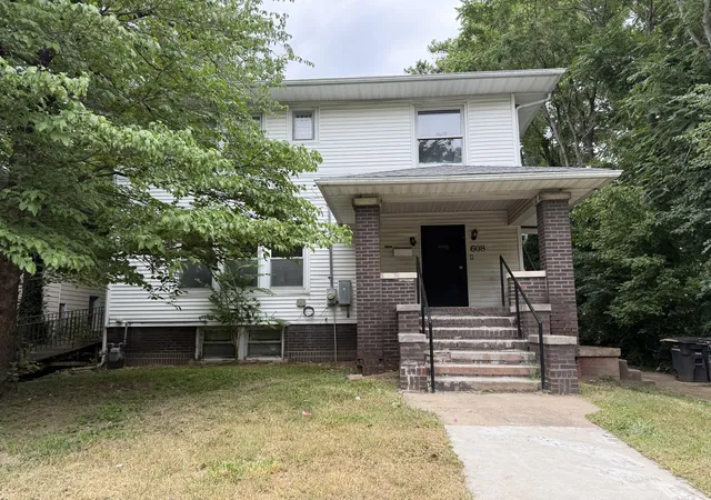 2nd image of 608 W Main St, Carbondale, IL 62901 | MLS# 12710057