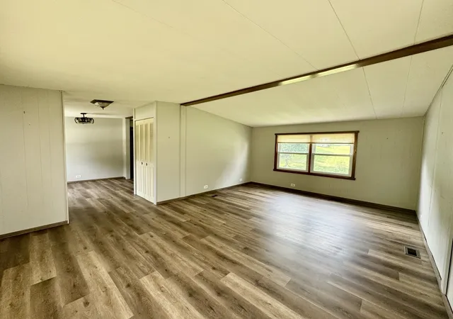 5th image of 604 Edgington St, Reynolds, IL 61279 | MLS# 12710060