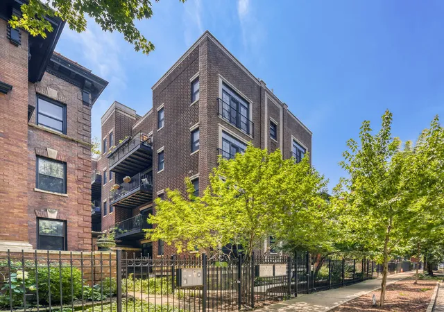 Photo 1 of Sale Pending at 927 W Agatite Ave #3S, Chicago, IL 60640 | MLS# 12710094 | Listing updated on 2026-10-09