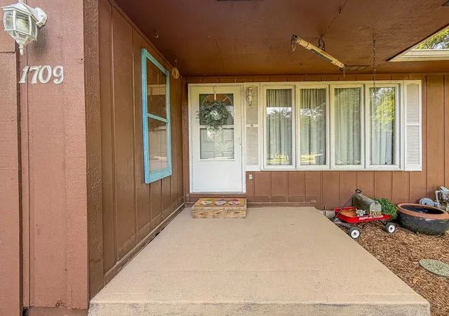 Photo 3 of Single family home for sale at 1709 W S Shore Dr, Mahomet, IL 61853 | MLS# 12710098 | Listing updated on 2026-09-15