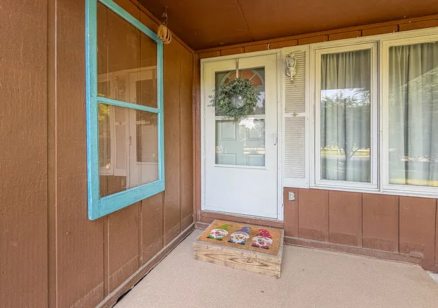 Photo 4 of Single family home for sale at 1709 W S Shore Dr, Mahomet, IL 61853 | MLS# 12710098 | Listing updated on 2026-09-15