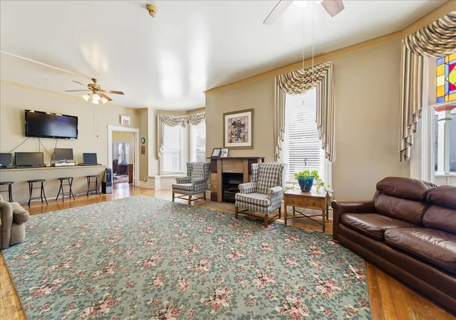 Listing Photo 4 - Condo for sale in building located at 479 N Lake St, Aurora, IL 60506