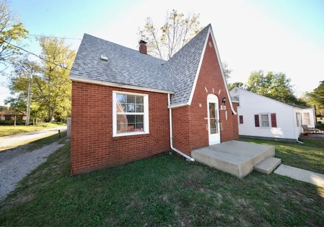 Photo 2 of Single family home for sale at 1501 Viola Ave, Mount Vernon, IL 62864 | MLS# 12710148 | Listing updated on 2026-10-22