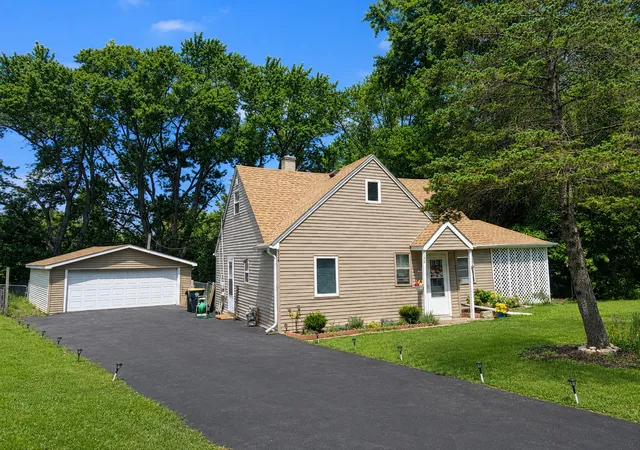Photo 1 of Single family home for sale at 924 Hillwood Cir, Round Lake Beach, IL 60073 | MLS# 12710161 | Listing updated on 2026-08-15