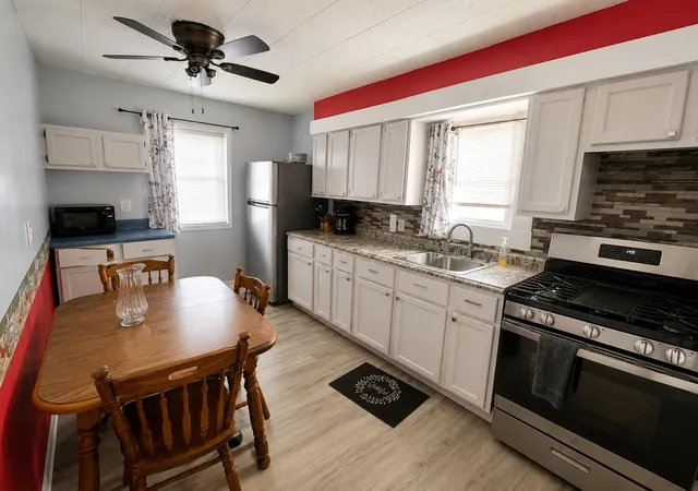Photo 4 of Single family home for sale at 924 Hillwood Cir, Round Lake Beach, IL 60073 | MLS# 12710161 | Listing updated on 2026-08-15