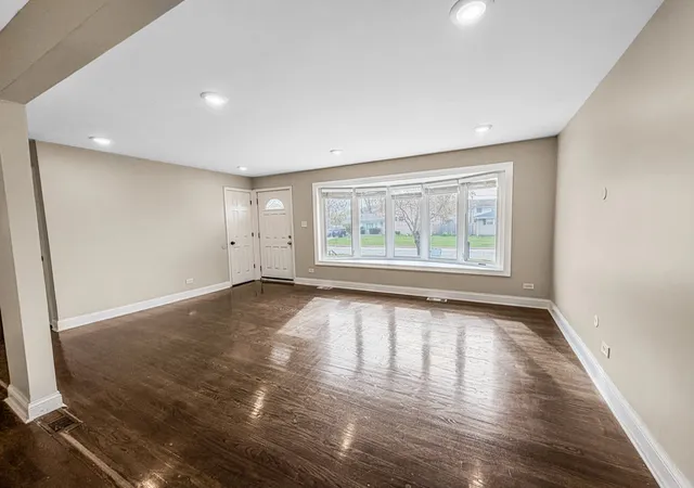 Photo 4 of Single family home for sale at 7241 Beloit Ave, Bridgeview, IL 60455 | MLS# 12710180 | Listing updated on 2026-10-07