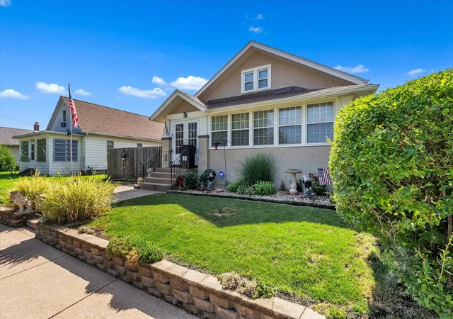 2nd image of 1530 39th St, Rock Island, IL 61201 | MLS# 12710194