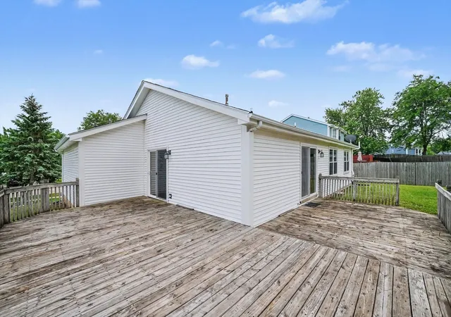 Photo 4 of Single family home for sale at 3512 Portsmouth Dr, Zion, IL 60099 | MLS# 12710202 | Listing updated on 2026-10-08