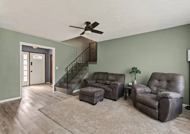 Photo 3 of Single family home for sale at 25 Woodcrest Dr, Geneseo, IL 61254 | MLS# 12710229 | Listing updated on 2026-09-15