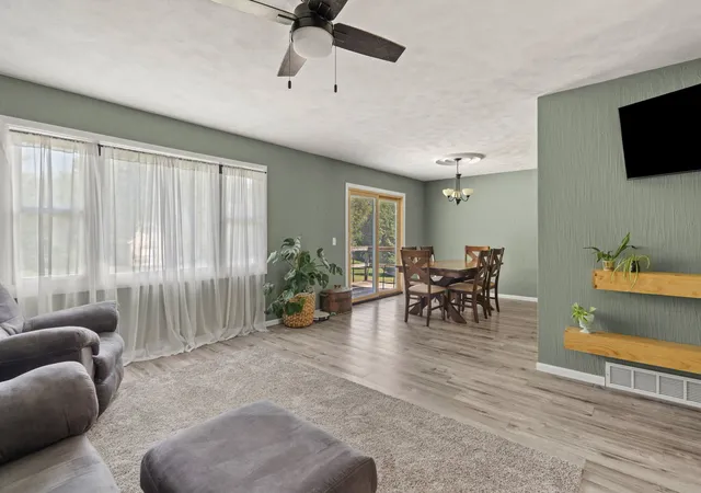 Photo 4 of Single family home for sale at 25 Woodcrest Dr, Geneseo, IL 61254 | MLS# 12710229 | Listing updated on 2026-09-15