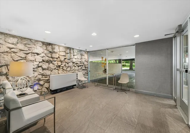 2nd image of 1567 Ridge Ave #702, Evanston, IL 60201 | MLS# 12710231