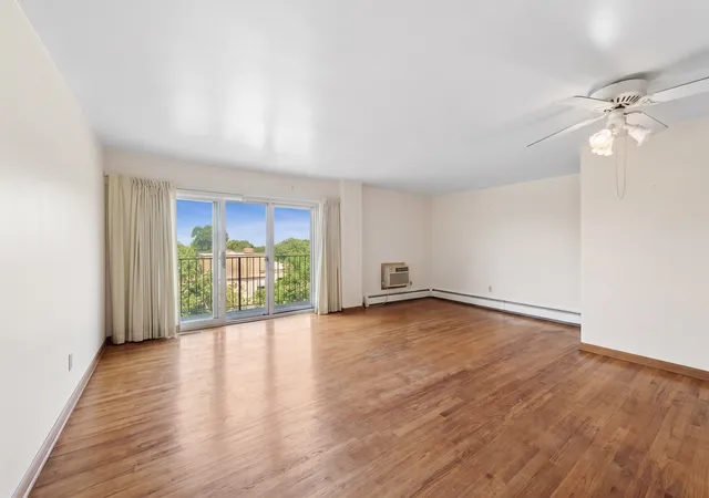 3rd image of 1567 Ridge Ave, Evanston, IL 60201